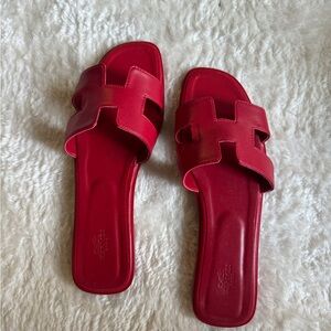NEW Red sandal Sz 39
